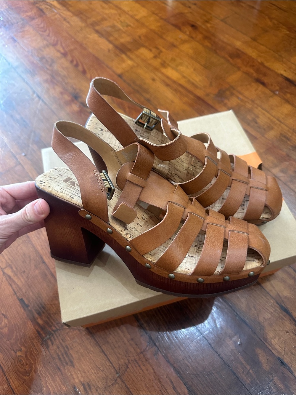 Korks Tan Gladitor Wedge Sandals